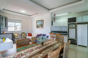 305M - Apartamento de 3 dormitórios para 08 pessoas, próximo ao mar na Praia de Bombas SC